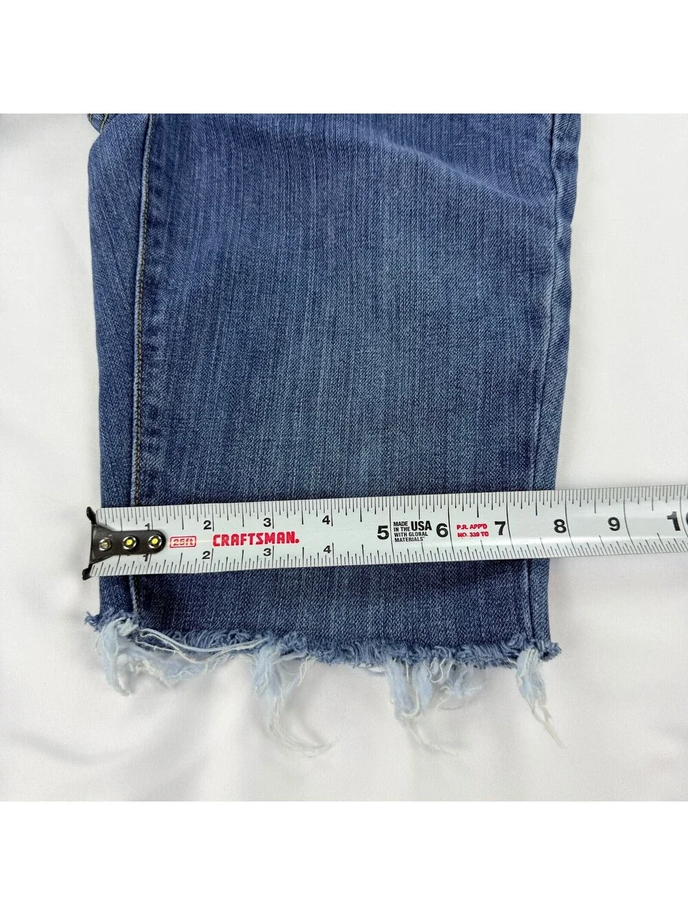 GAP Long and Lean Womens Cutoff Bermuda Denim Shorts Blue Raw Hem 2007 Y2K Look